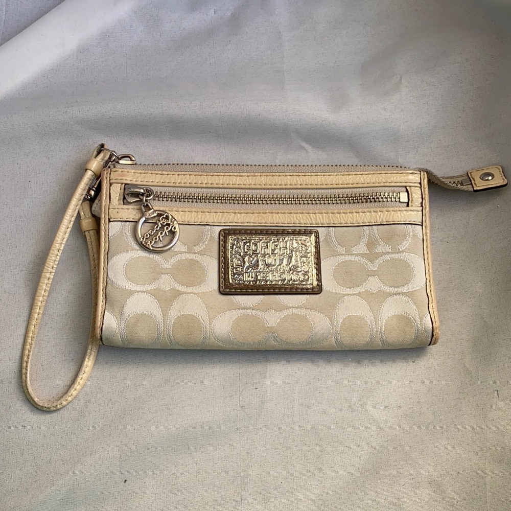 Coach Poppy Wristlet